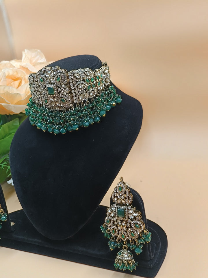 Zoha Kundan Set