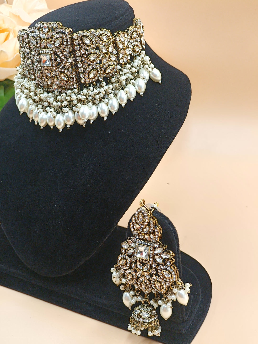 Zoha Kundan Set