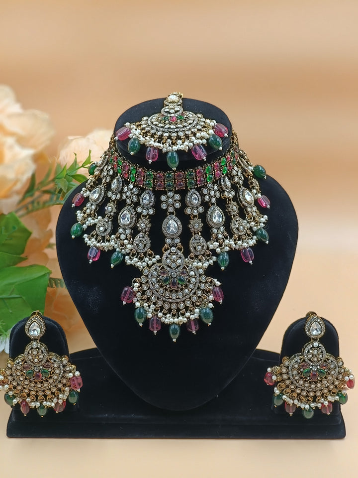 Madhuri Kundan Set
