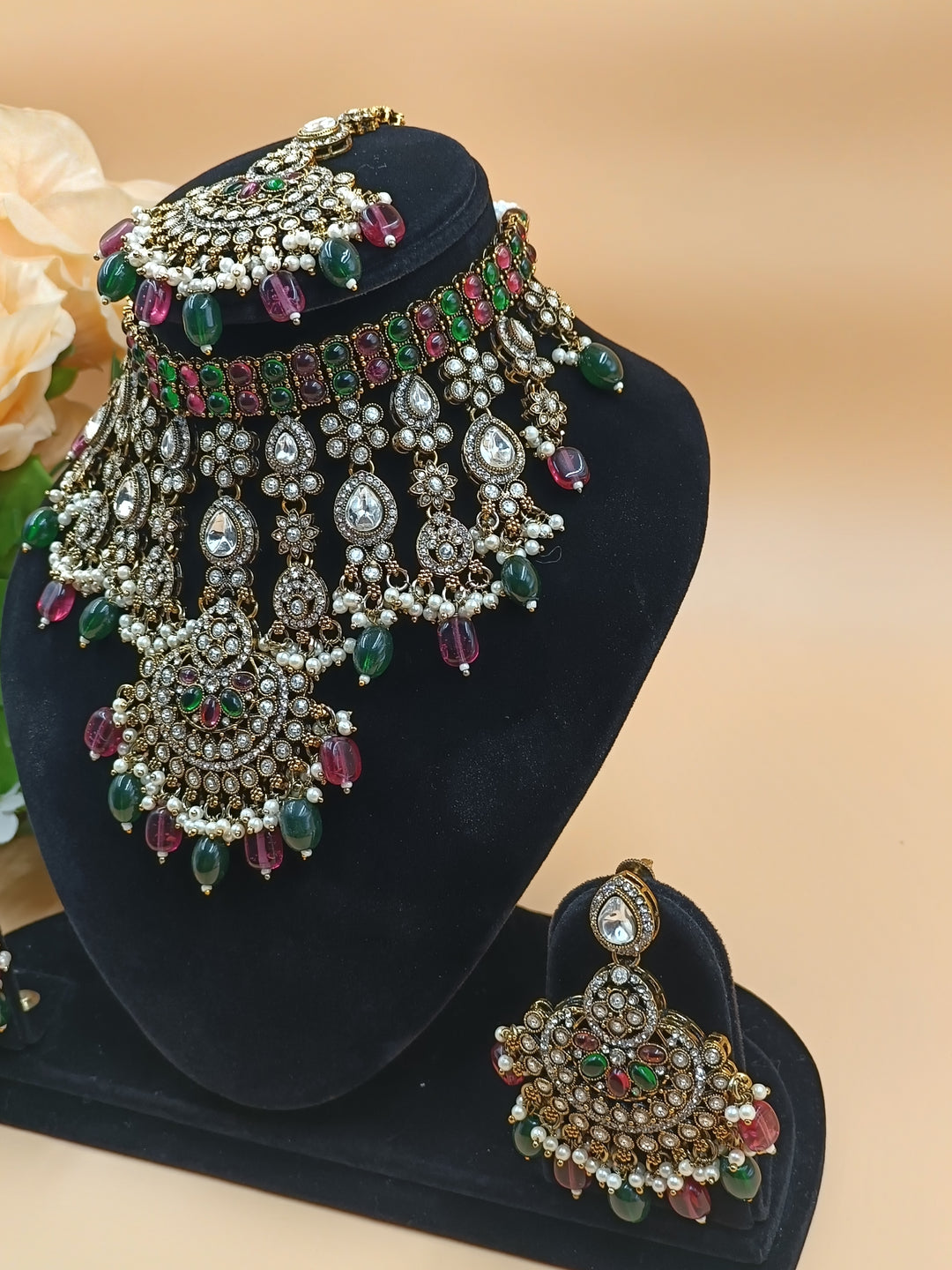 Madhuri Kundan Set