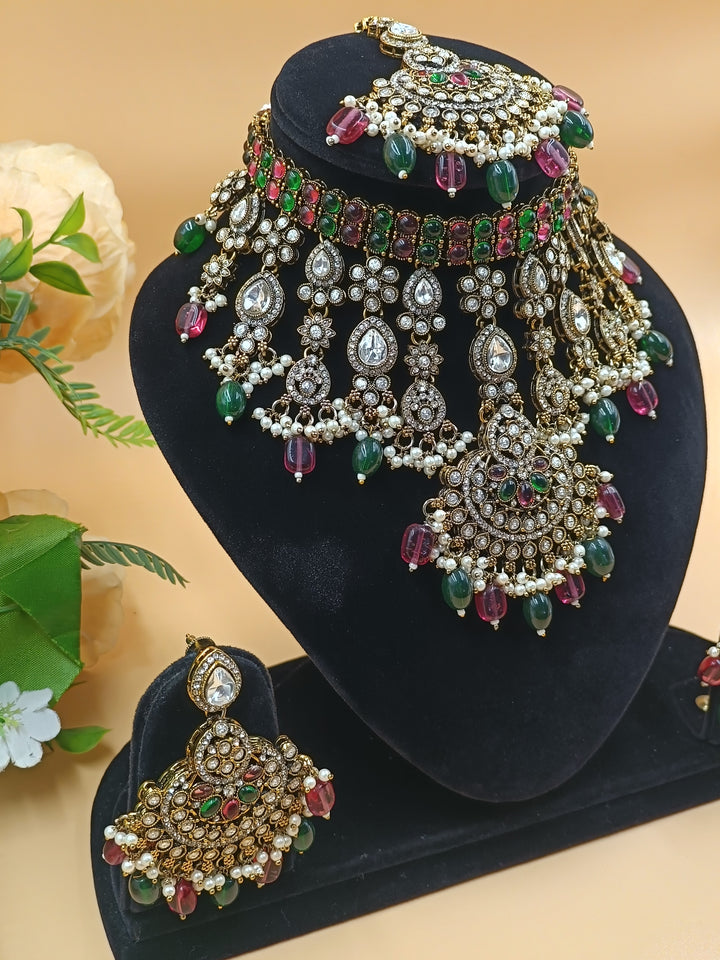 Madhuri Kundan Set