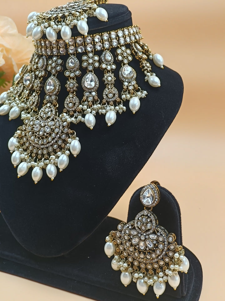 Madhuri Kundan Set