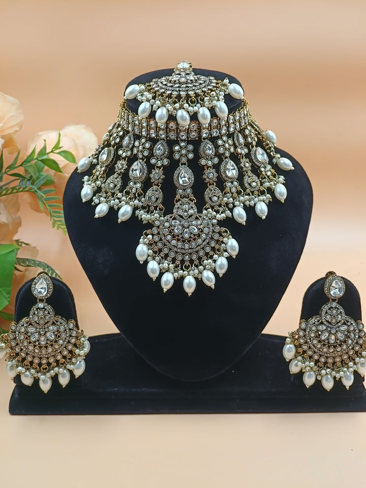 Madhuri Kundan Set