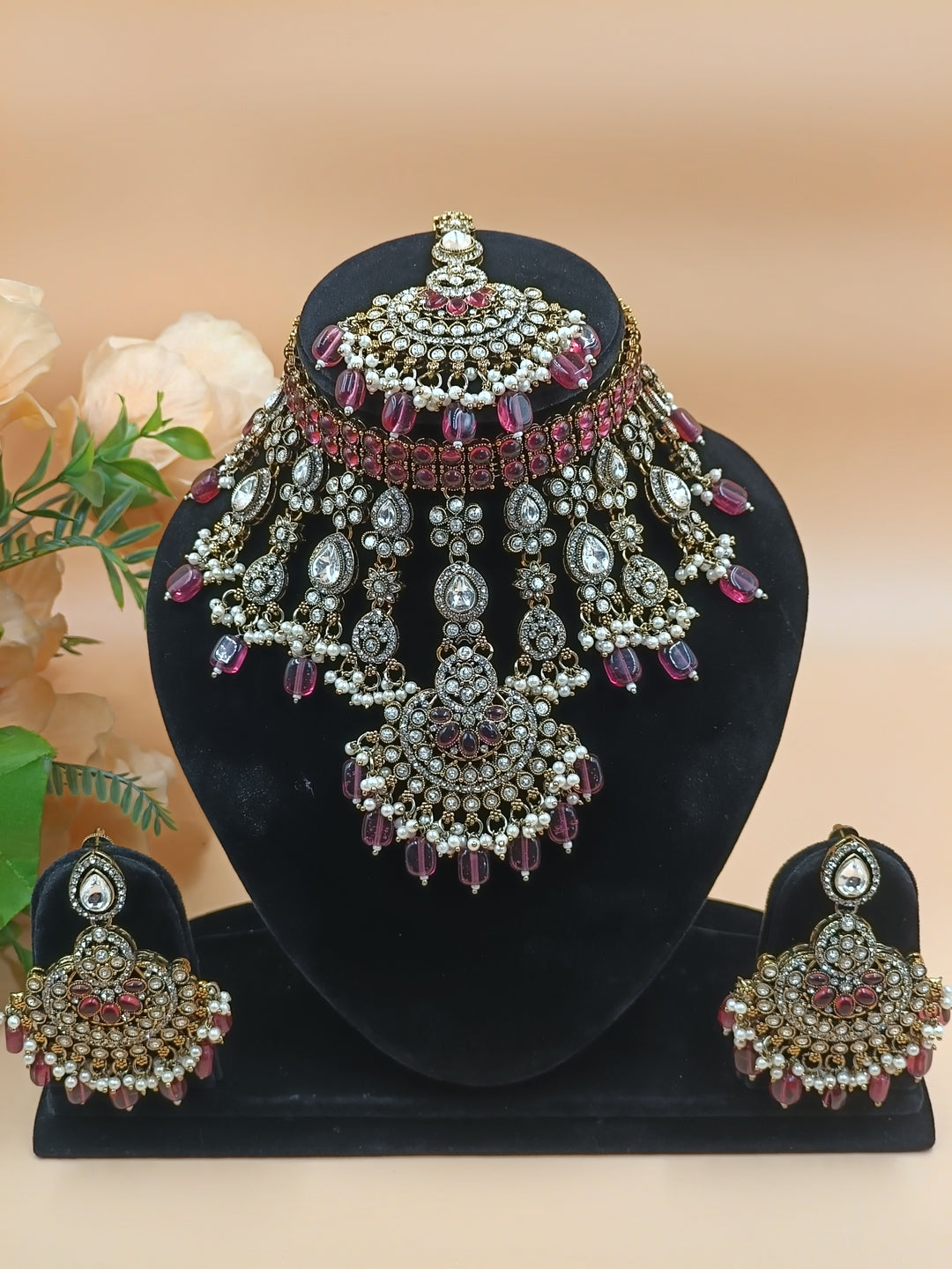 Madhuri Kundan Set