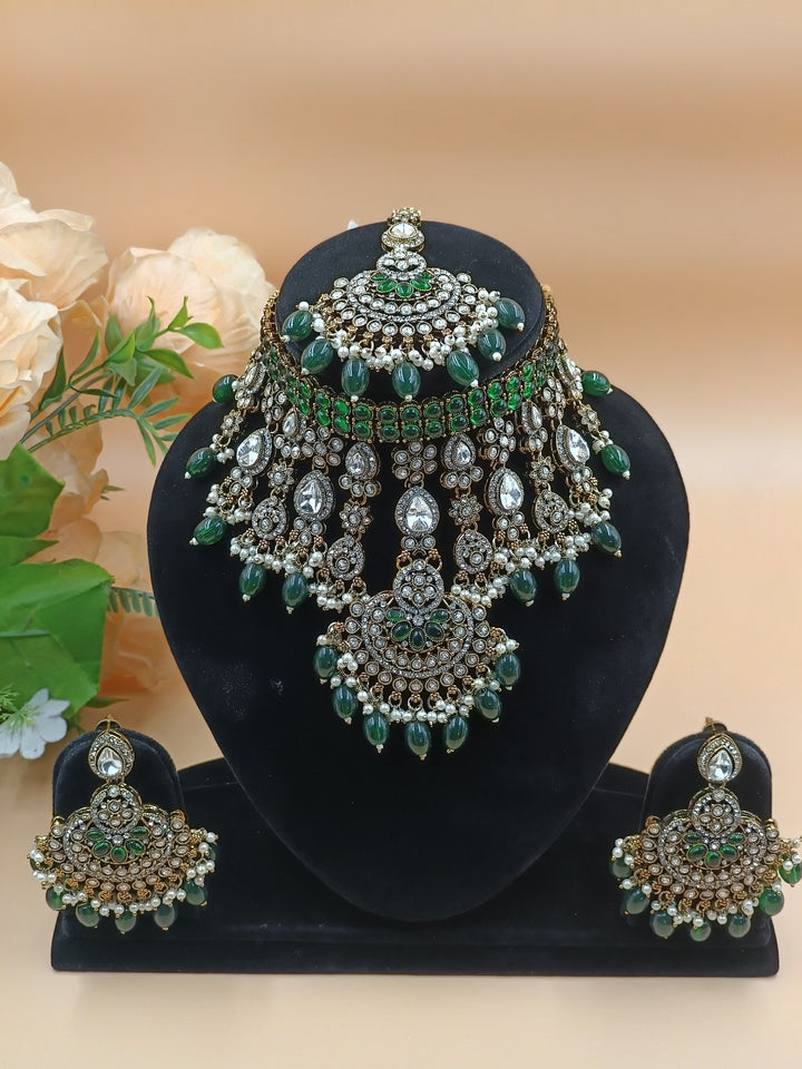Madhuri Kundan Set