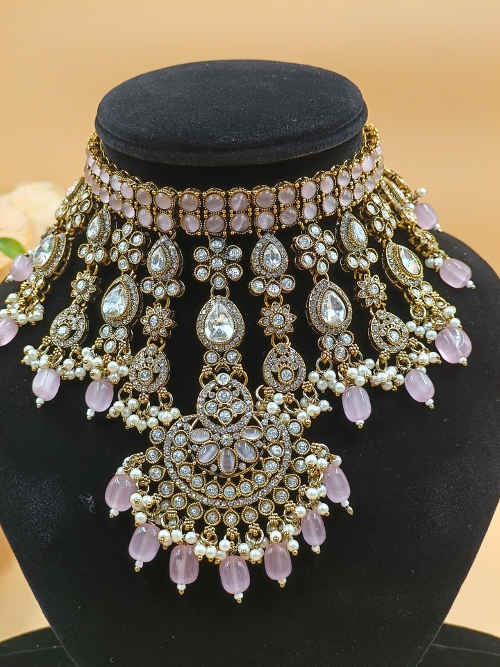 Madhuri Kundan Set