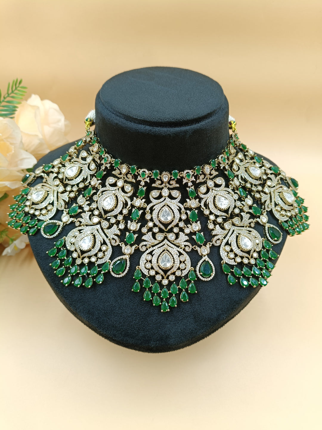 Haniya Kundan Set