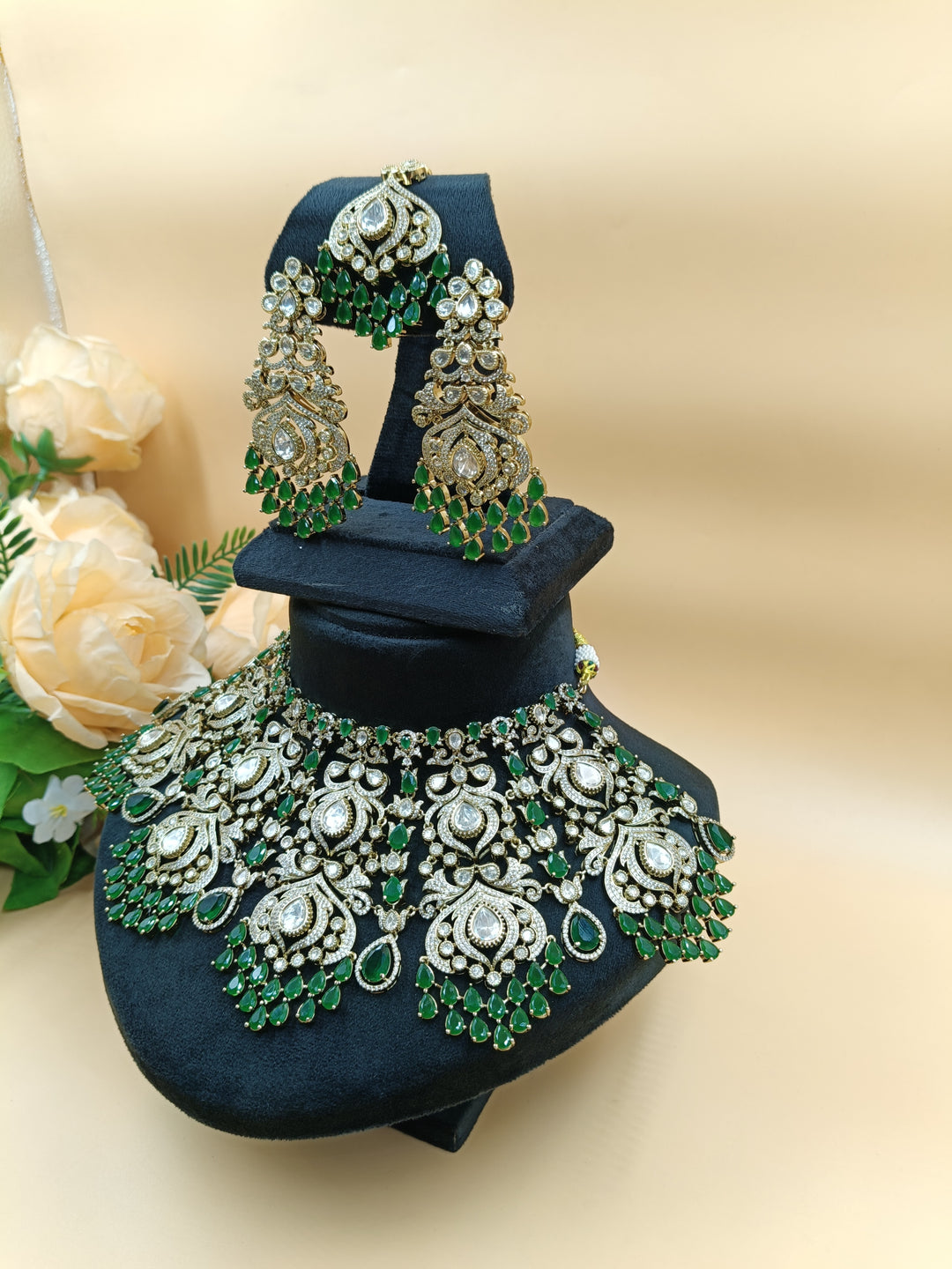 Haniya Kundan Set