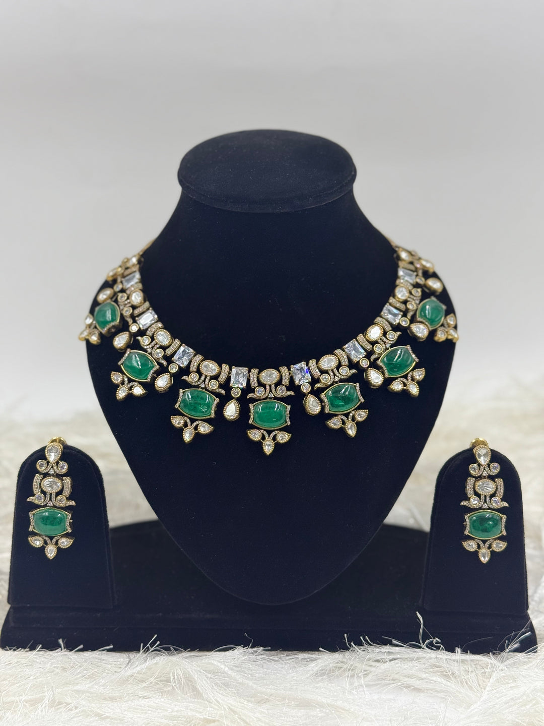 Meghna Kundan Set