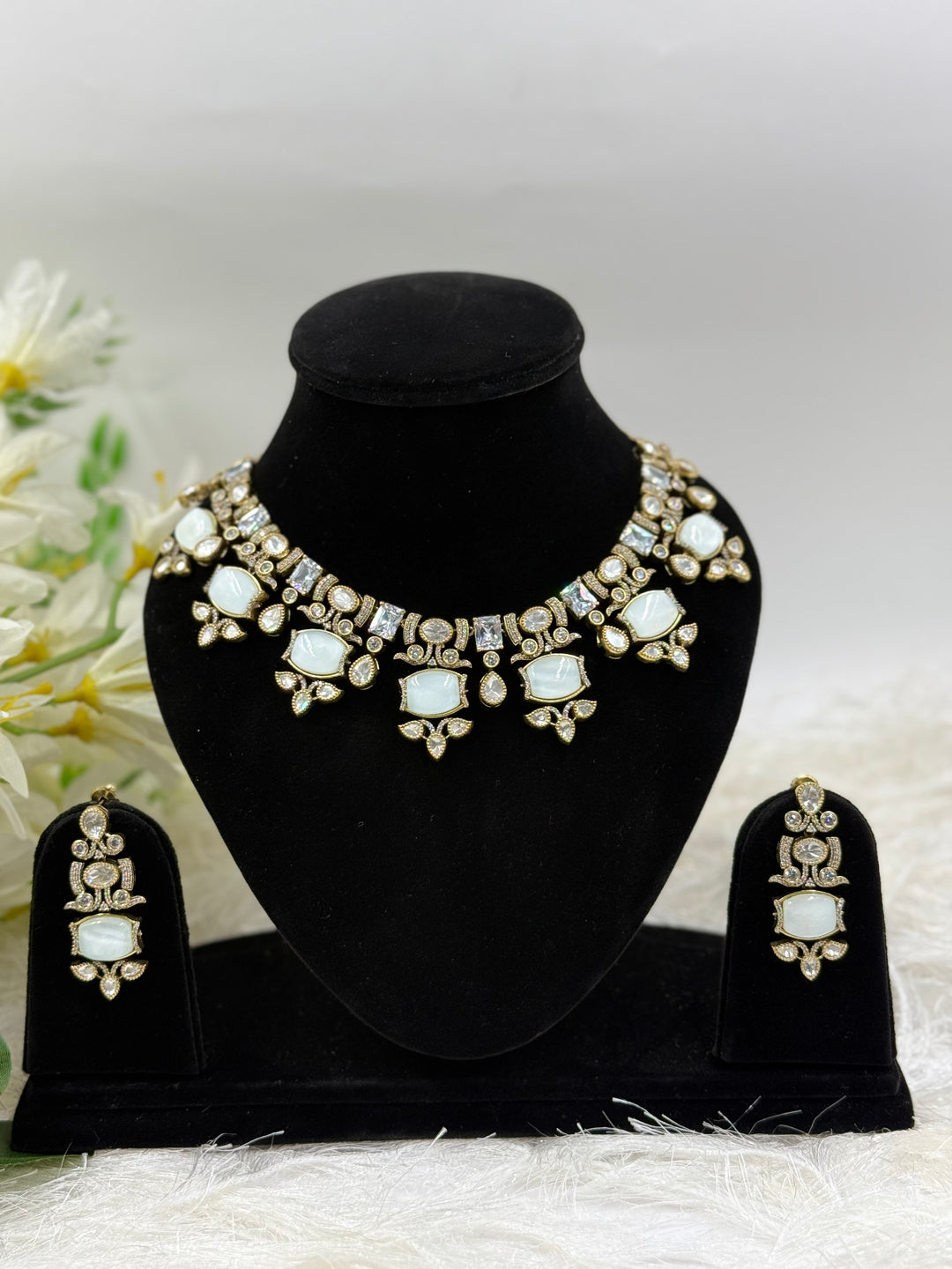 Meghna Kundan Set