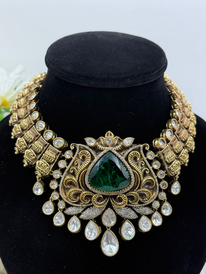 Amulya Kundan Set