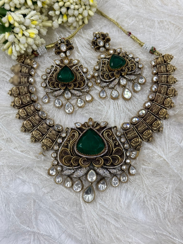 Amulya Kundan Set