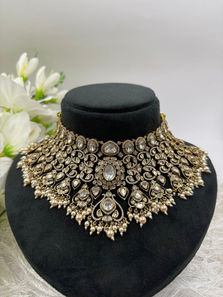 Pragya Kundan Set
