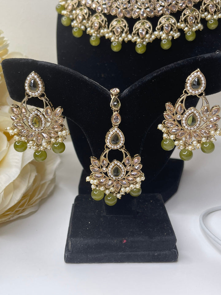 Izhaar Indian Polki Kundan Necklace with Earrings Tikka / Wedding Jewelry/ Traditional Jewelry/ Bollywood set/ Indian wedding set Muskaan
