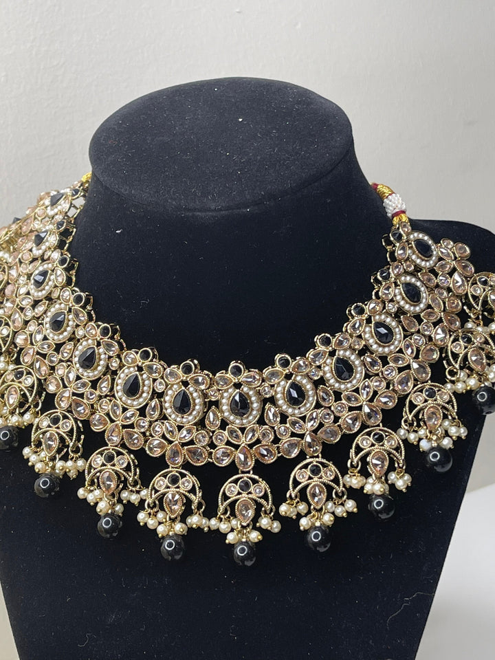 Izhaar Indian Polki Kundan Black Necklace with Earrings Tikka / Wedding Jewelry/ Traditional Jewelry/ Bollywood set/  wedding set Muskaan