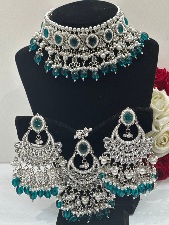 Iniya Necklace Set