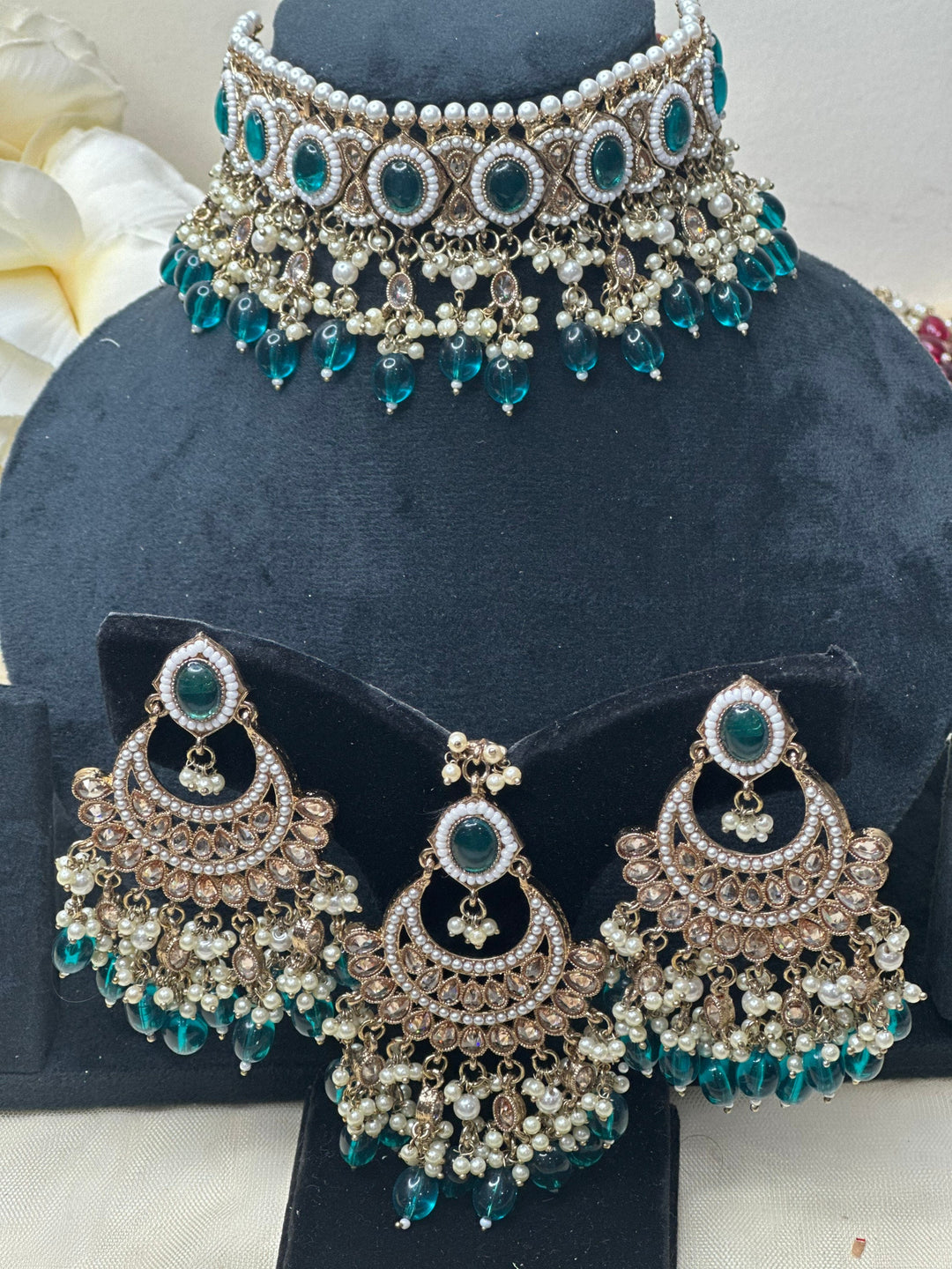 Iniya Necklace Set