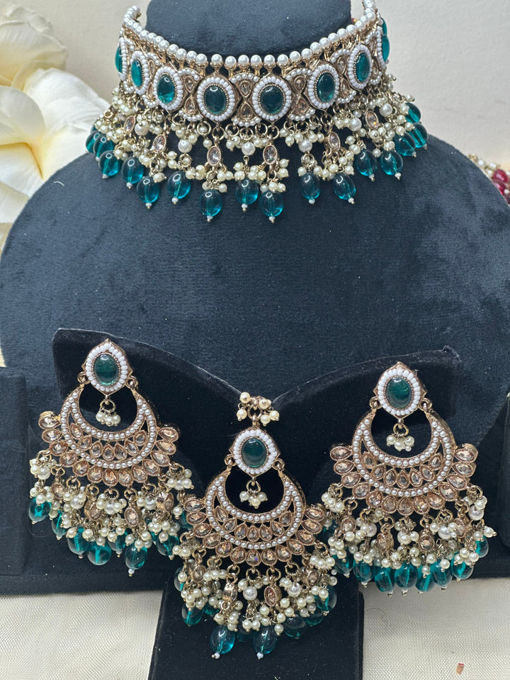 Iniya Necklace Set