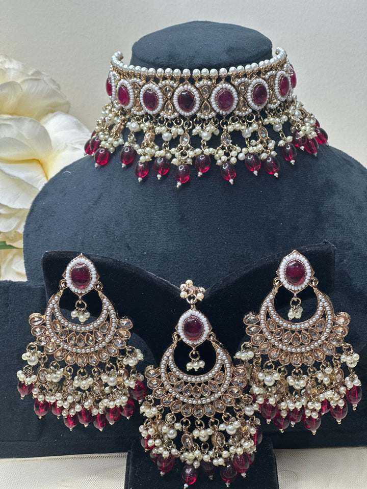 Iniya Necklace Set