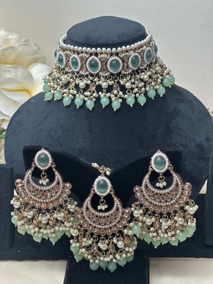Iniya Necklace Set