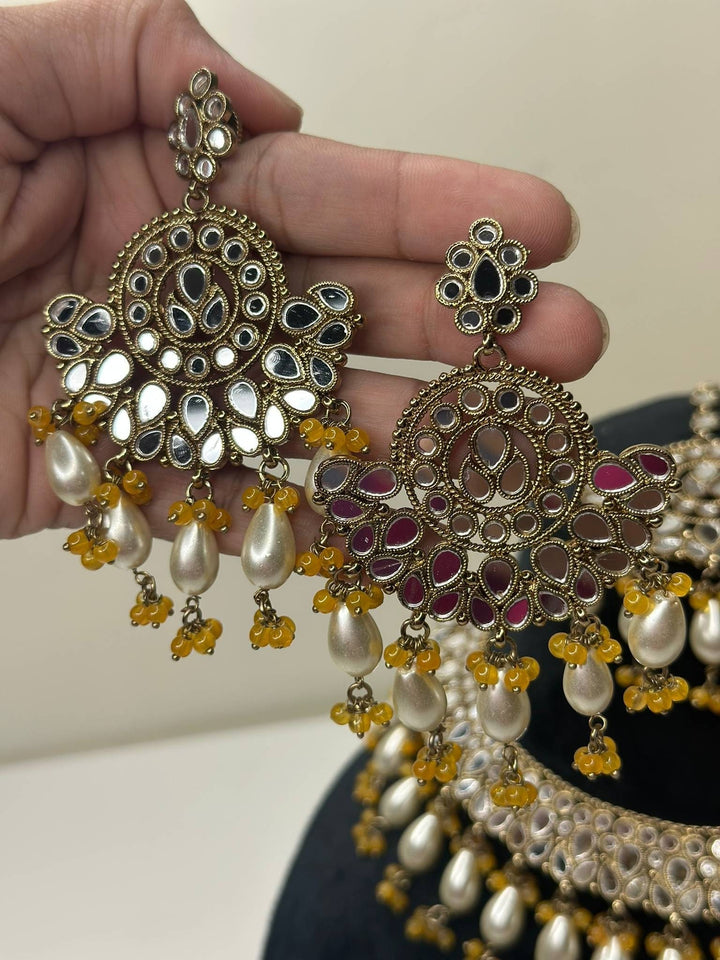 Izhaar Indian Haldi Polki Kundan Necklace with Earrings Tikka / Wedding Jewelry/ Traditional Jewelry/ Sheesha Kundan/ Indian Pakistani set
