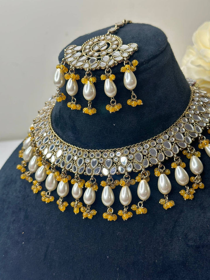 Izhaar Indian Haldi Polki Kundan Necklace with Earrings Tikka / Wedding Jewelry/ Traditional Jewelry/ Sheesha Kundan/ Indian Pakistani set