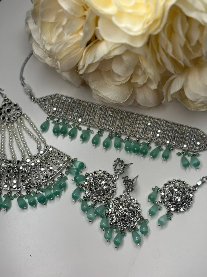 Izhaar flexible sheesha Kundan Green Color Necklace with Earrings Tikka/Wedding Jewelry/Traditional Jewelry/Wedding/ Kundan Set/Choker Set.