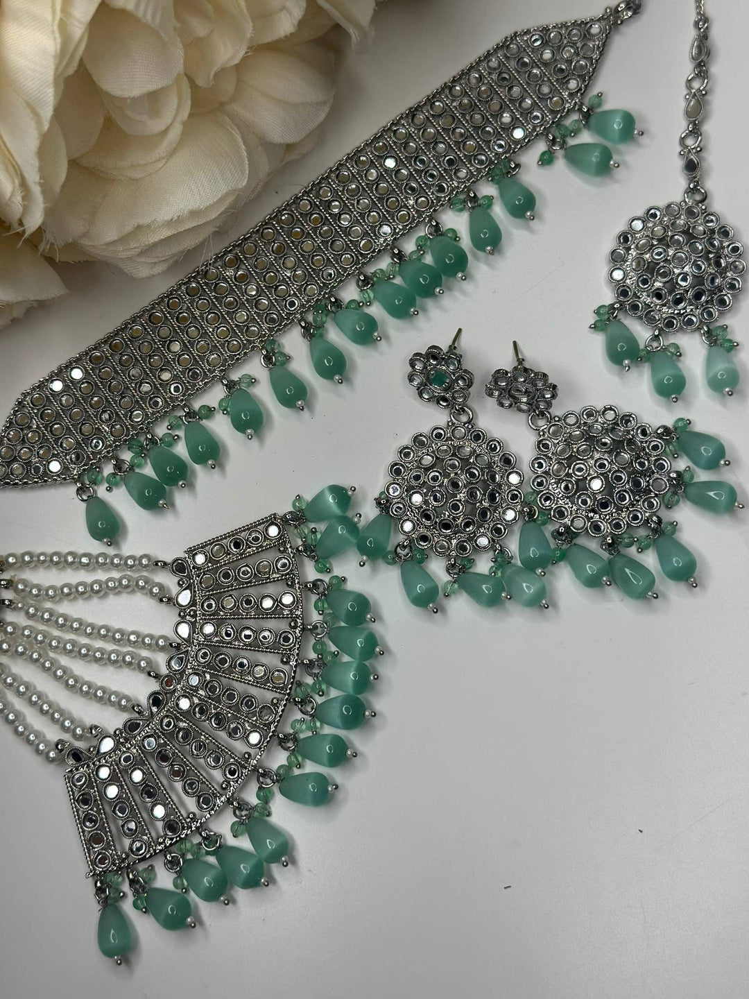 Izhaar flexible sheesha Kundan Green Color Necklace with Earrings Tikka/Wedding Jewelry/Traditional Jewelry/Wedding/ Kundan Set/Choker Set.