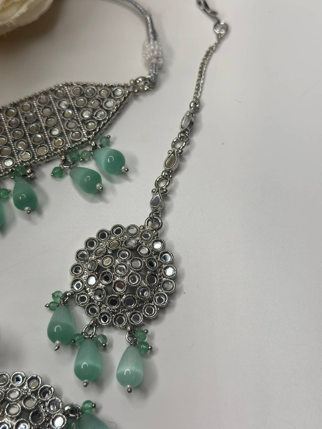 Izhaar flexible sheesha Kundan Green Color Necklace with Earrings Tikka/Wedding Jewelry/Traditional Jewelry/Wedding/ Kundan Set/Choker Set.