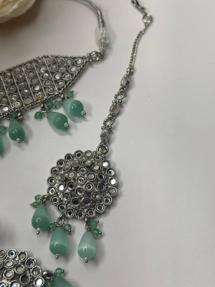 Izhaar flexible sheesha Kundan Green Color Necklace with Earrings Tikka/Wedding Jewelry/Traditional Jewelry/Wedding/ Kundan Set/Choker Set.