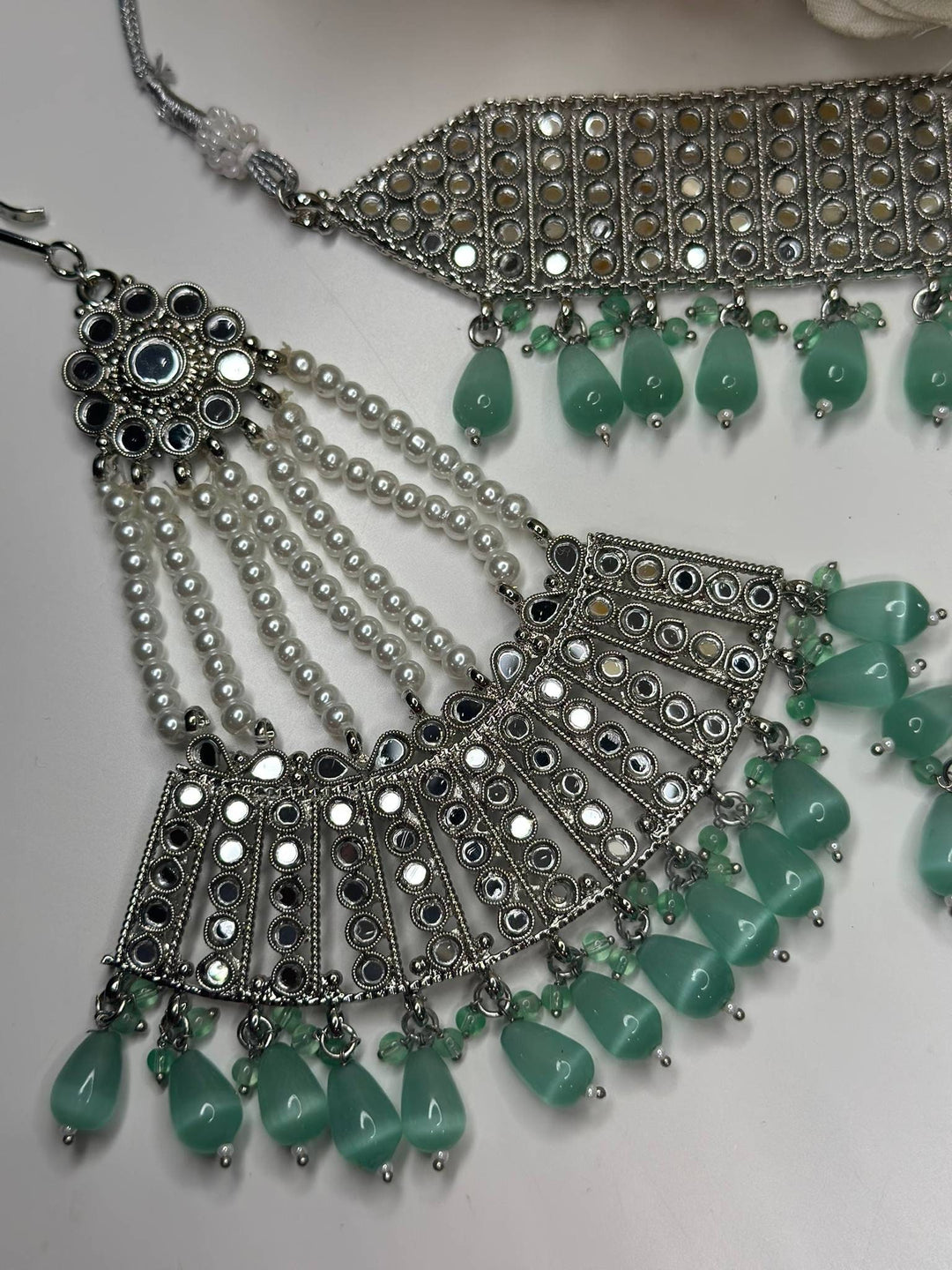 Izhaar flexible sheesha Kundan Green Color Necklace with Earrings Tikka/Wedding Jewelry/Traditional Jewelry/Wedding/ Kundan Set/Choker Set.