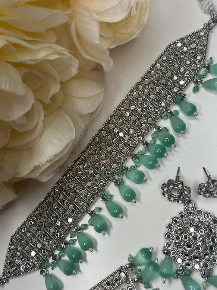 Izhaar flexible sheesha Kundan Green Color Necklace with Earrings Tikka/Wedding Jewelry/Traditional Jewelry/Wedding/ Kundan Set/Choker Set.