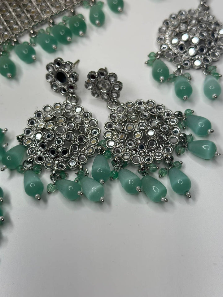 Izhaar flexible sheesha Kundan Green Color Necklace with Earrings Tikka/Wedding Jewelry/Traditional Jewelry/Wedding/ Kundan Set/Choker Set.