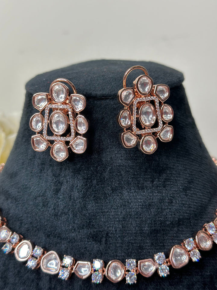 Farah Kundan Set