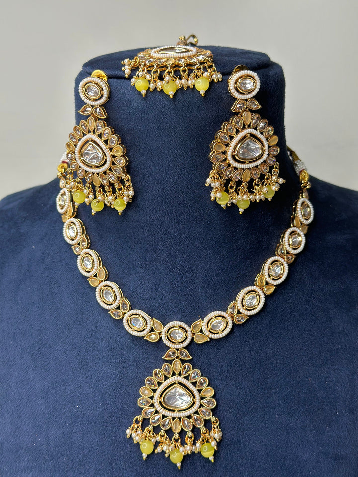 Izhaar Indian Polki Kundan Necklace with Earrings Tikka / Wedding Jewelry/ Traditional Jewelry/ Bollywood set/ Indian wedding set Fiza