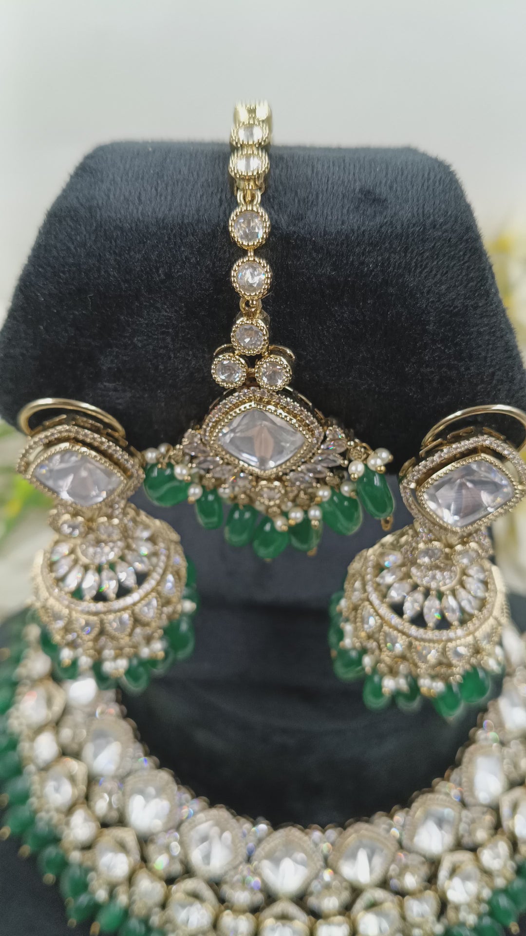 Falguni Kundan Set