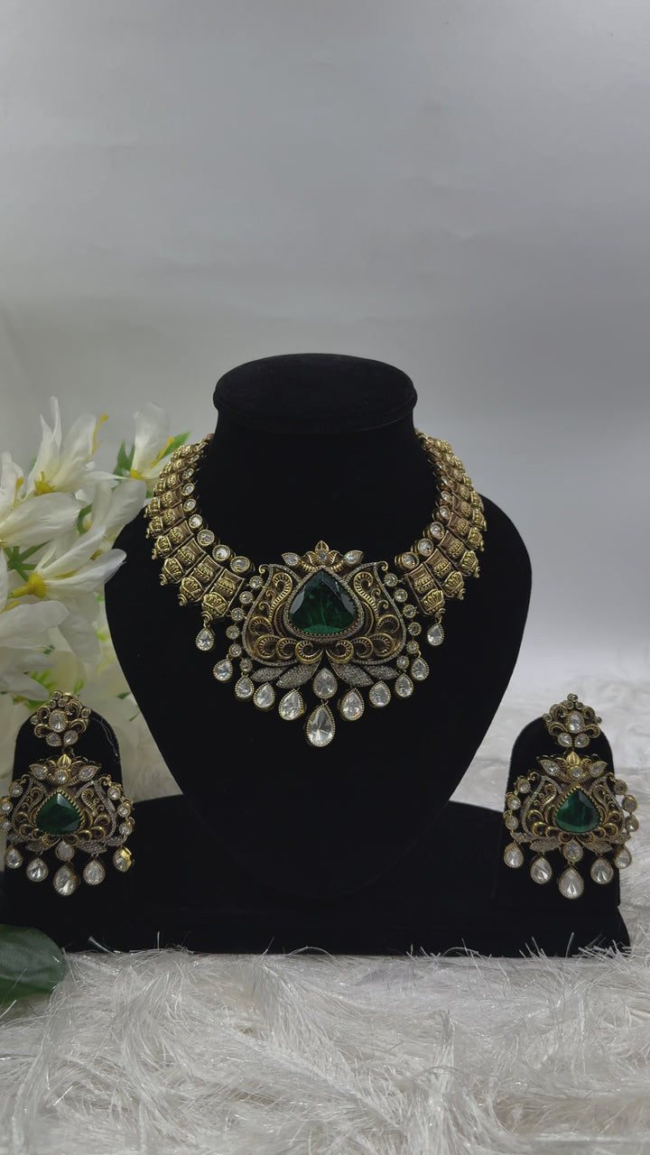 Amulya Kundan Set